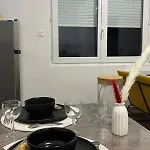 Cozy Garden House Apartment Chateaubriant